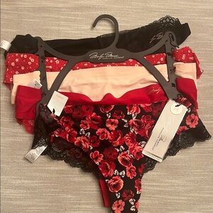 Floral Lace Women's Panty Set - Black, Red, Cream